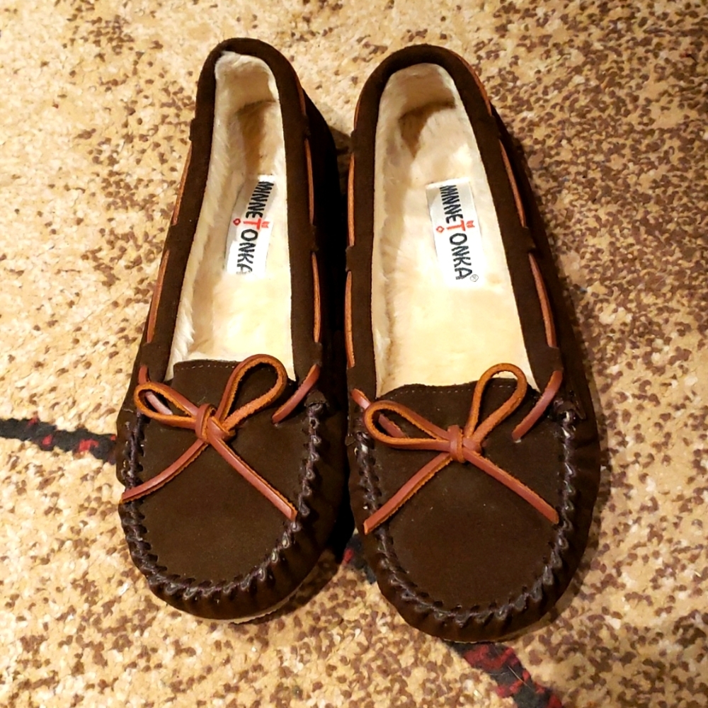 Minnetonka Slippers nwot size 7